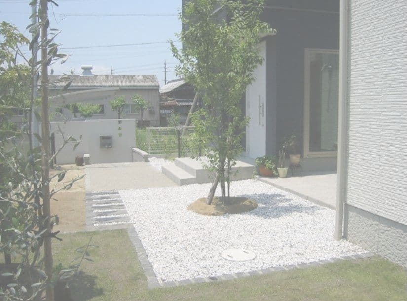 芝庭とアプローチ