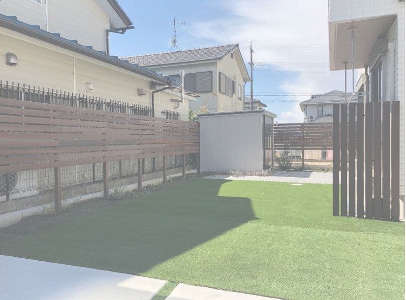 人工芝と目隠しウリンフェンス